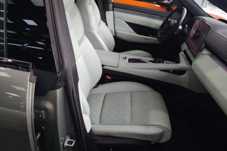 Used Zeekr 001 2025 WE Edition 100 kWh Rear-Wheel Drive
