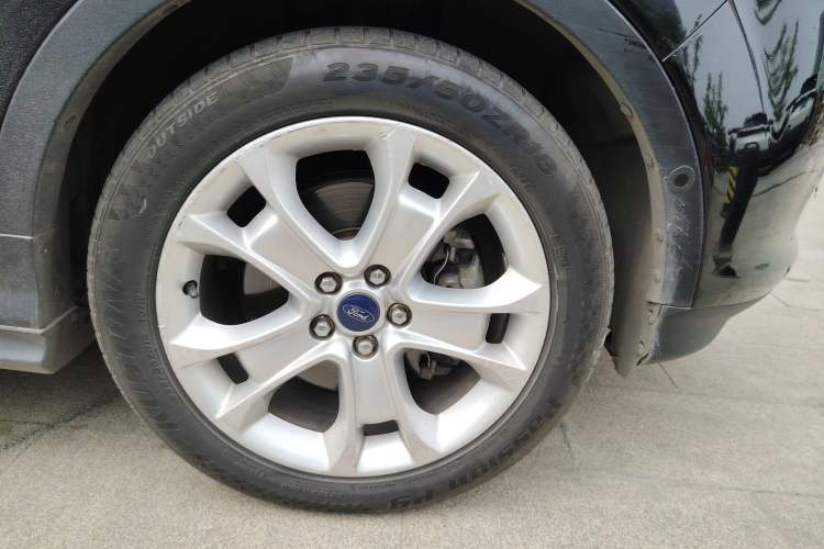 Used Ford Kuga 2015 2.0L GTDi Four-Wheel-Drive Sport Model Right Front Wheel Hub