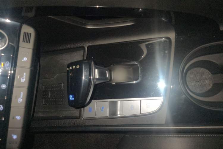 Used Hyundai Elantra 2023 1.5L CVT LUX Prestige Edition
