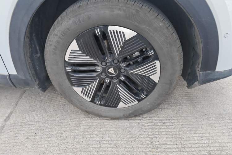 Used Deepal S05 2024 510Max Pure Electric Version Right Front Wheel Hub