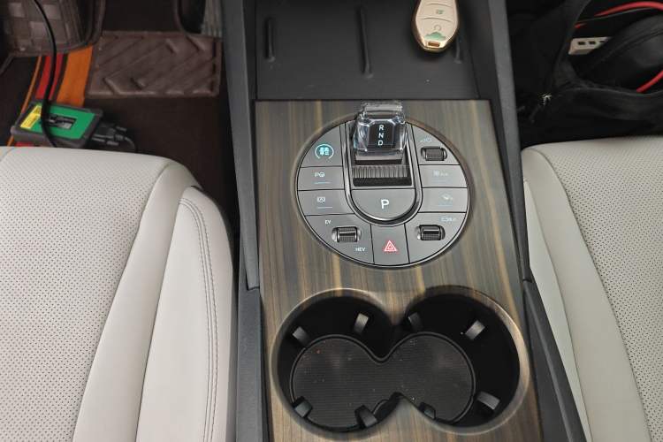 Used BYD Seal 06 New Energy 2025 DM-i Smart Drive 80KM Luxury Model Gear Lever