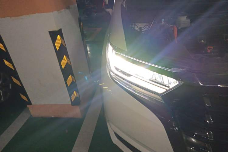 Used Honda Elysion 2022 2.0L eHEV Luxury First Edition Right Front Headlight