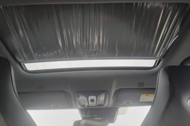 Used Changan UNI-V iDD 2024 Blue Whale Smart Electric iDD 136km ZhiKu Model