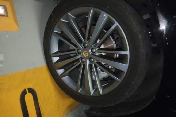 Used Leapmotor C16 2026 Extended-Range 280 LiDAR Zhizun Edition 6 Seats Right Front Wheel Hub