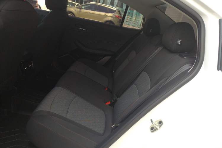 Used Roewe i5 2023 1.5L Manual Comfort Edition
