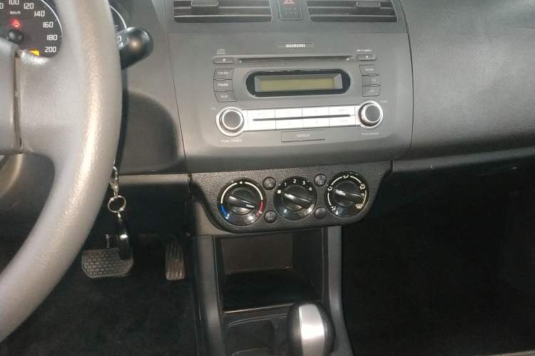 Used Suzuki Swift 2014 1.5L Automatic Fashion Edition Audio And AC Panel