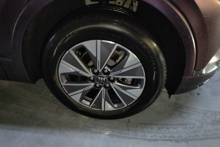 Used Buick E5 2023 Pioneer Edition Right Front Wheel Hub