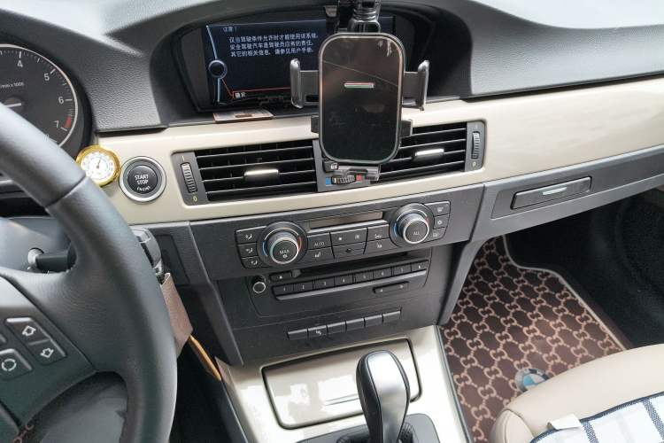 Used BMW 3 Series 2011 320i Luxury Edition Audio And AC Panel