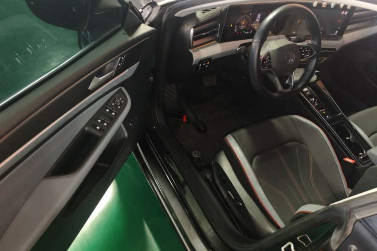 Used Volkswagen Lamando 2022 Lavida L 280TSI DSG Cool & Spicy Edition Driver Seat