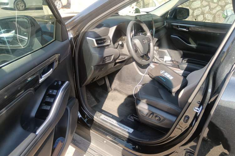 Used Toyota Highlander 2024 2.5L Smart Electric Hybrid Dual-Engine Four-Wheel Drive Prestige Version – 7 Seats