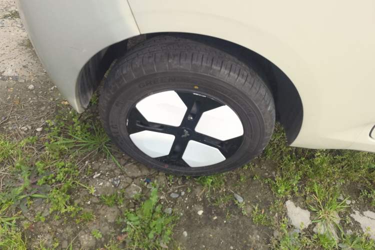 Used Wuling Hongguang MINIEV 2024 3rd Generation 215km Advanced Version Exterior 2