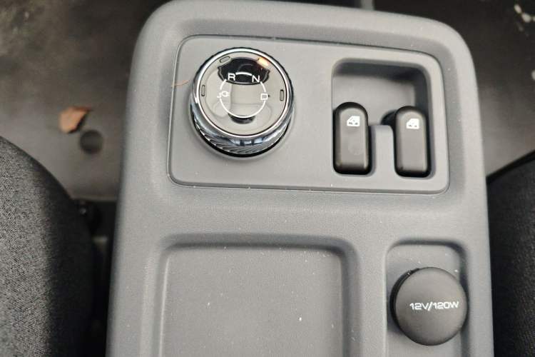 Used Wuling Yangguang 2025 Model 400km Bus Edition—Comfort Edition