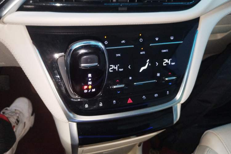 Used Buick GL8 2022 Avenir Aivia 7-Seater Deluxe Edition