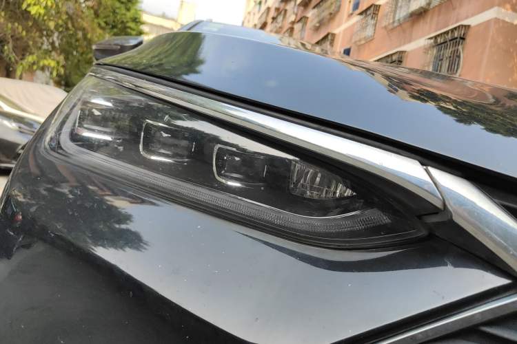 Used BYD Tang 2018 2.0T Automatic Smart Connect Prestige 7-Seater China V Standard Right Front Headlight