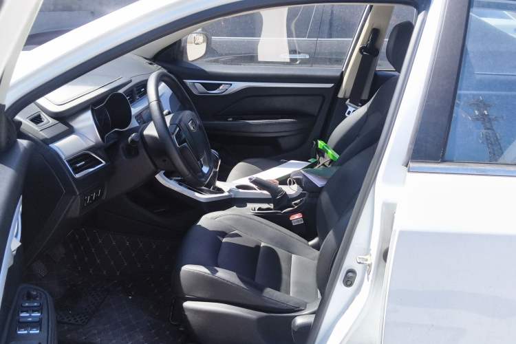 Used Geely Auto Vision 2019 Upgraded Model 1.5L Manual Luxury Version China VI Standard