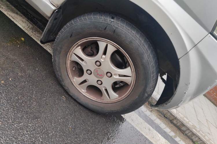 Used Wuling Rongguang 2014 1.2L S Standard Model Right Front Wheel Hub