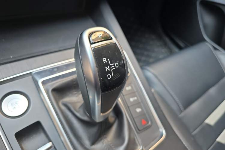 Used BYD Qin Pro 2020 Beyond Edition 1.5TI Automatic Prestige Version Gear Lever