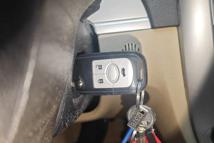 Used Buick Excelle 2013 1.5L Automatic Classic Model
