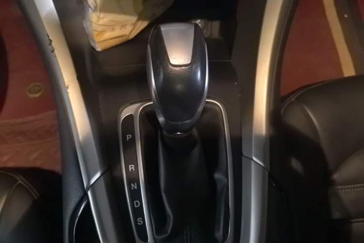Used Ford Mondeo 2013 2.0L GTDi 200 Luxury Model Gear Lever