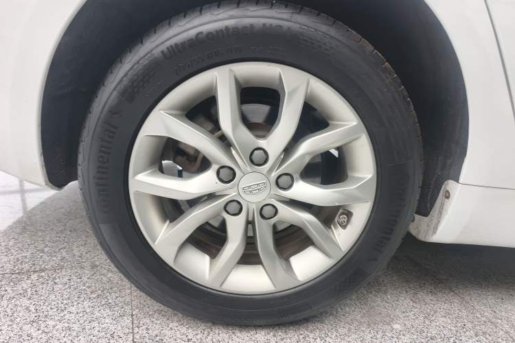 Used Geely Auto Emgrand GL 2017 1.8L Manual Elite Model
