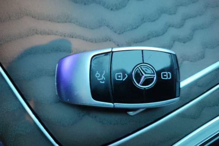 Used Mercedes-Benz E-Class 2019 Facelifted E 300 L Stylish Version Vehicle Key