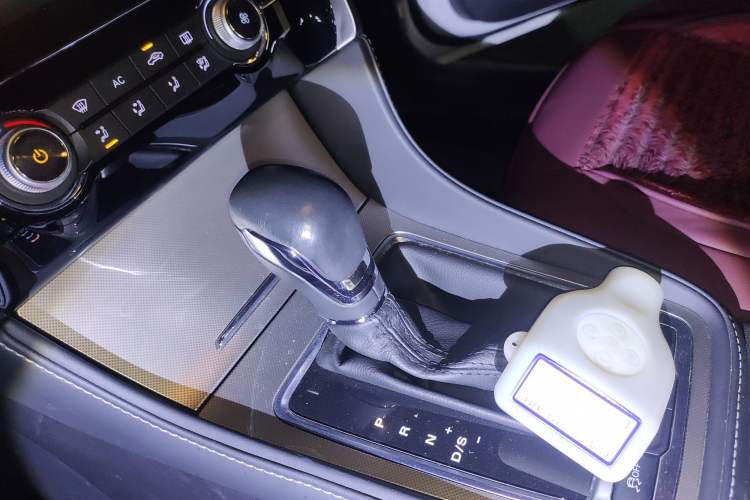 Used MG 6 2019 20T Automatic Sport Edition Gear Lever