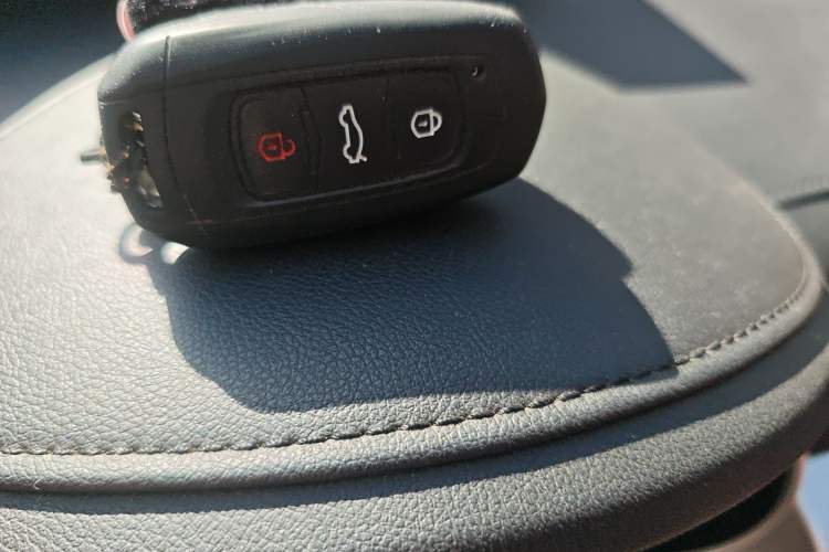 Used Geely Auto Emgrand X7 Sport 2018 1.8TD Automatic Two-Wheel Drive Smart Connect 4G Internet Edition
