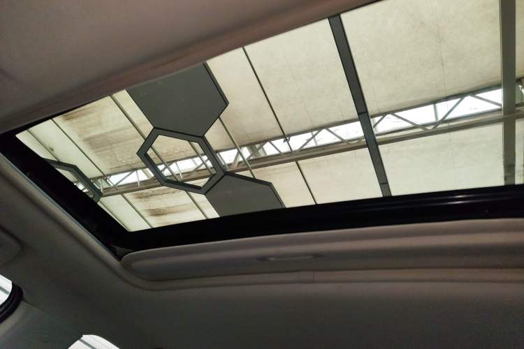 Used Mitsubishi Outlander 2018 2.0L Two-Wheel-Drive Jiale Edition 7-Seater