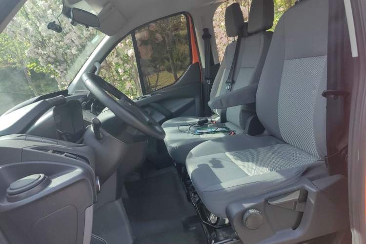 Used Ford Transit 2019 2.0T Gasoline Automatic Multi-Function Commercial Vehicle Mid-Roof 6-Seater China VI Standard Left Front Seat