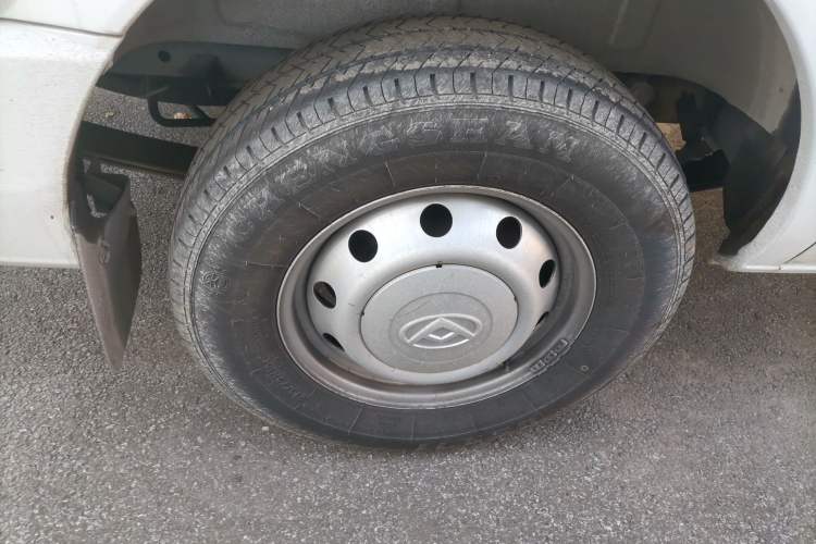 Used SAIC MAXUS Xintu V80 2021 2.0T Manual Classic City Delivery King Short Wheelbase Mid-Roof Design 3 Seats