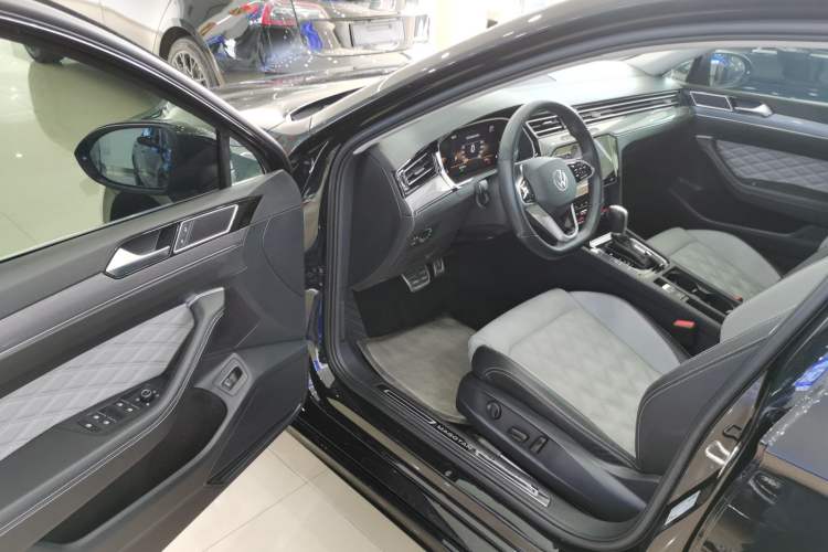 Used Volkswagen Magotan 2023 2 Million Units Limited Edition 330TSI DSG Leading Version
