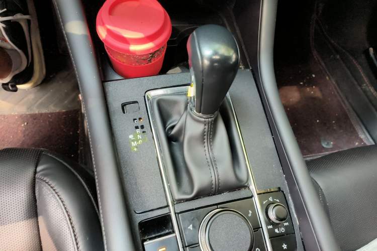 Used Mazda 3 Axela 2022 2.0L Automatic Zhi Rui Edition Gear Lever