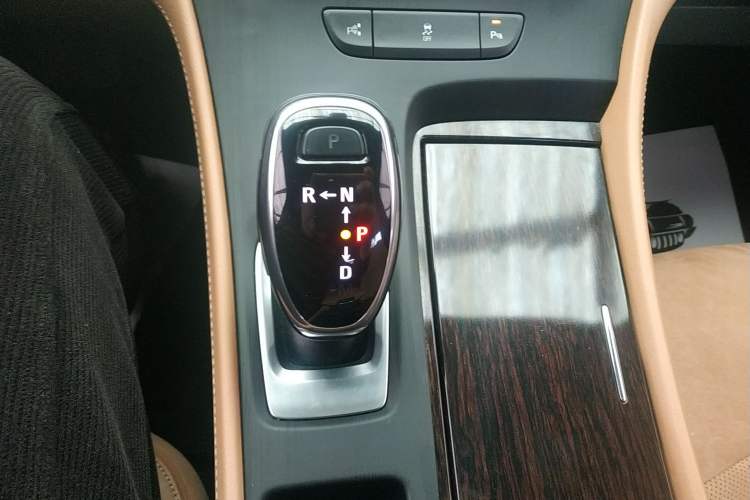 Used Buick LaCrosse 2019 28T Elite Edition Gear Lever