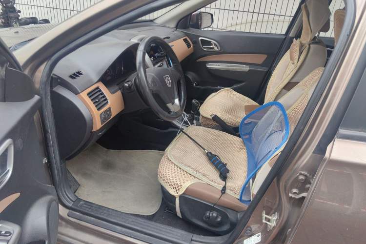 Used Baojun 630 2013 1.5L manual Comfort trim
