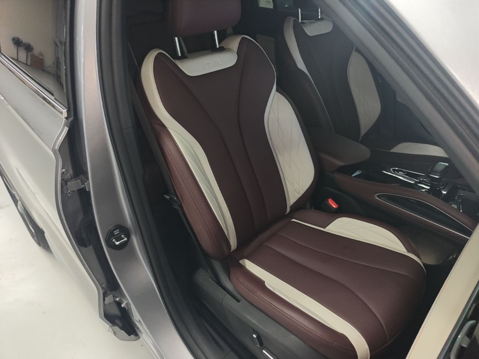 Geely Auto Monjaro L 2021 2.0TD DCT EVO Two-Wheel Drive Prestige Version — снимка 19