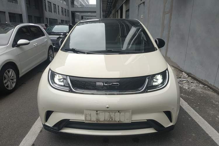 Used BYD Dolphin 2023 420 km Fashion Edition
