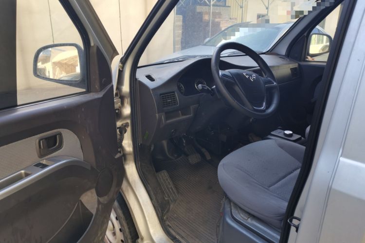 Used Wuling Rongguang EV 2022 Base Model Enclosed-Window Vehicle with 5 Seats Powered by Penghui Battery
