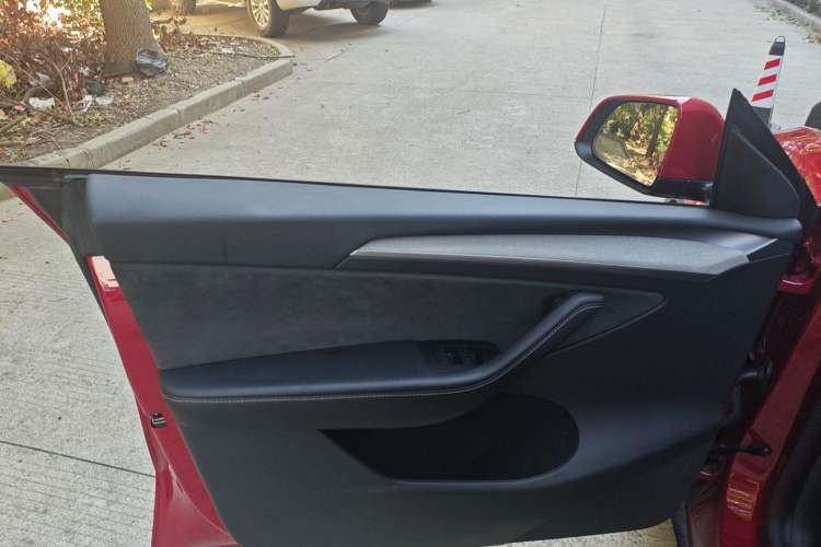 Used Tesla Model Y 2023 High-Performance All-Wheel-Drive Version