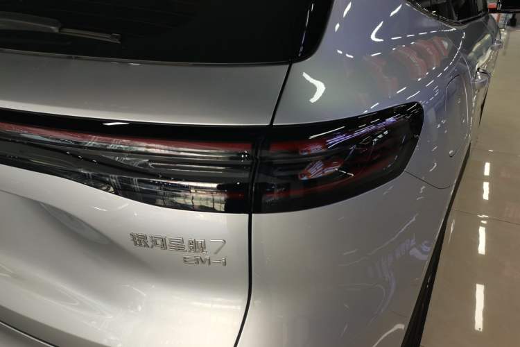 Used Geely Galaxy Galaxy Xingjian 7 EM-i 2025 120km Exploration+ Version