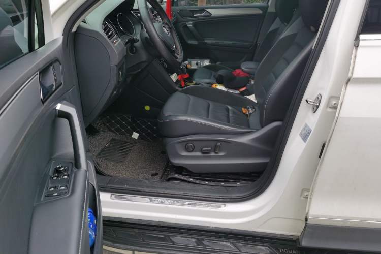 Used Volkswagen Tiguan L 2017 330TSI Automatic Two-Wheel Drive Luxury Edition Driver Seat