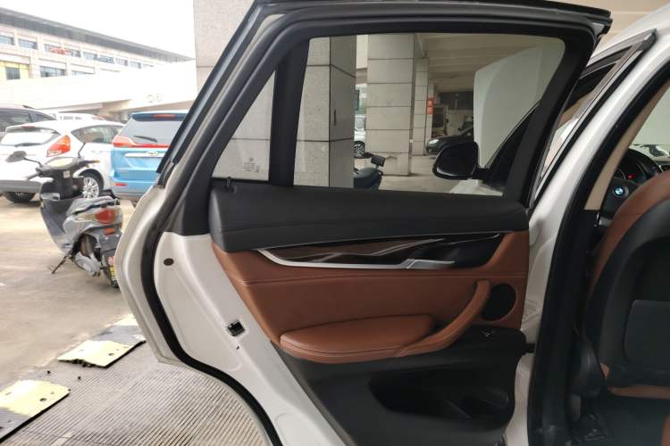 Used BMW X6 2018 xDrive28i
