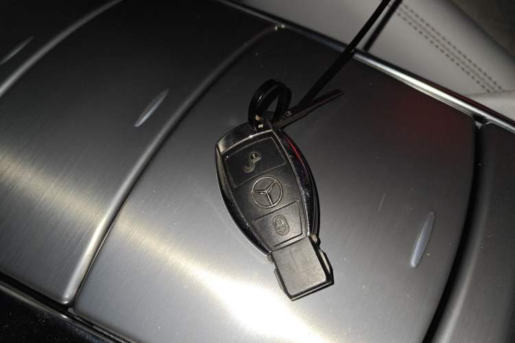 Used Mercedes-Benz R-Class 2014 R 320 4MATIC Business Model