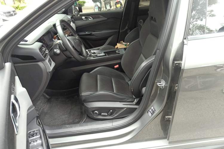 Used Lynk & Co 03 2022 2.0TD DCT JingPro Left Front Seat