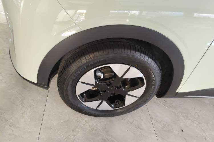 Used Geely Galaxy Geome 2025 UP 410km Exploration+ Edition
