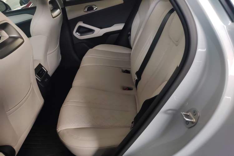 Used BYD Yuan UP 2025 Intelligent Driving Version 401 KM Dynamic Edition Left Rear Seat