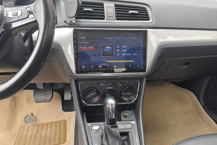 Used Volkswagen Lavida 2017 1.6L Automatic Comfort Edition Audio And AC Panel