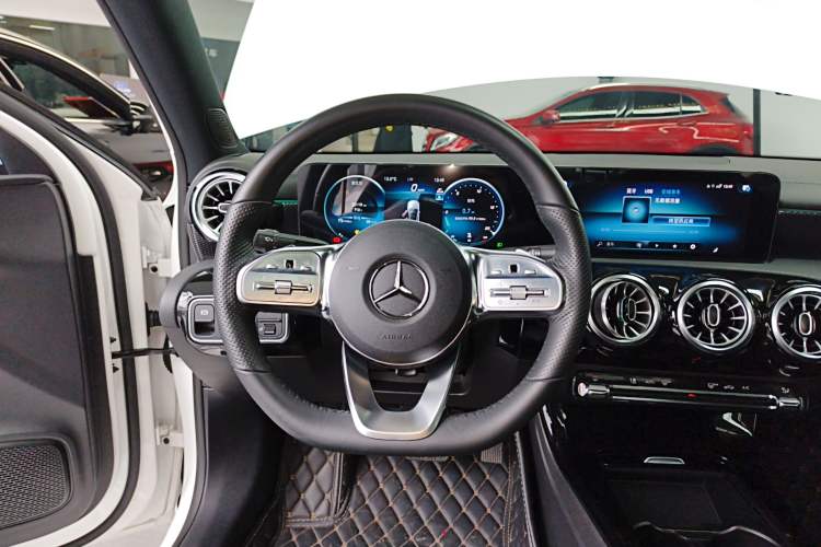 Used Mercedes-Benz A-Class 2022 Revised Version A 200 L Sport Sedan Fashionable Style
