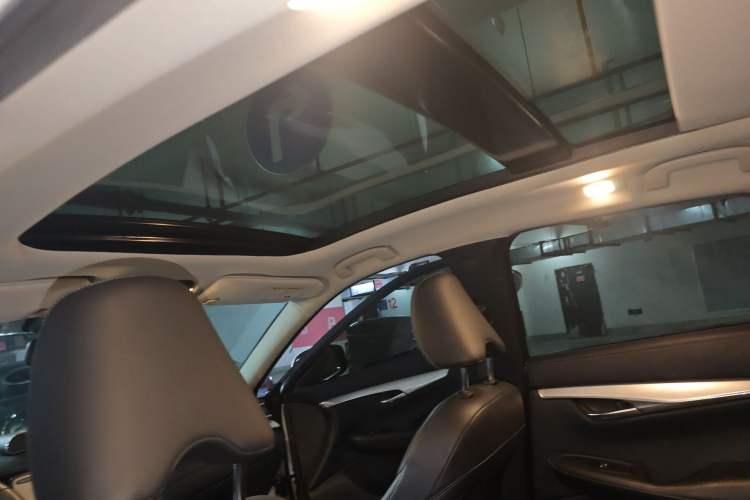 Used Infiniti QX50 2020 2.0T All-Wheel-Drive Elite Version Headliner