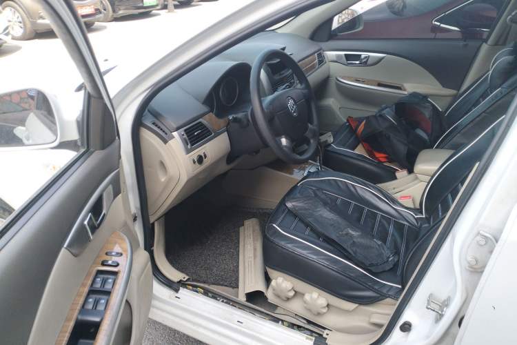 Used Buick Excelle 2015 1.5L Automatic Classic Model
