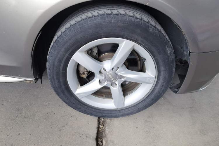 Used Audi A4L 2013 35 TFSI Automatic Standard Model Right Front Wheel Hub